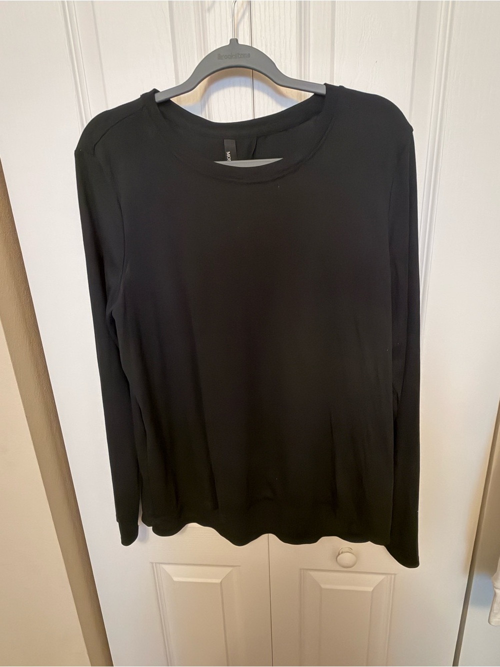 Mondetta Black Long-Sleeve Crewneck Top